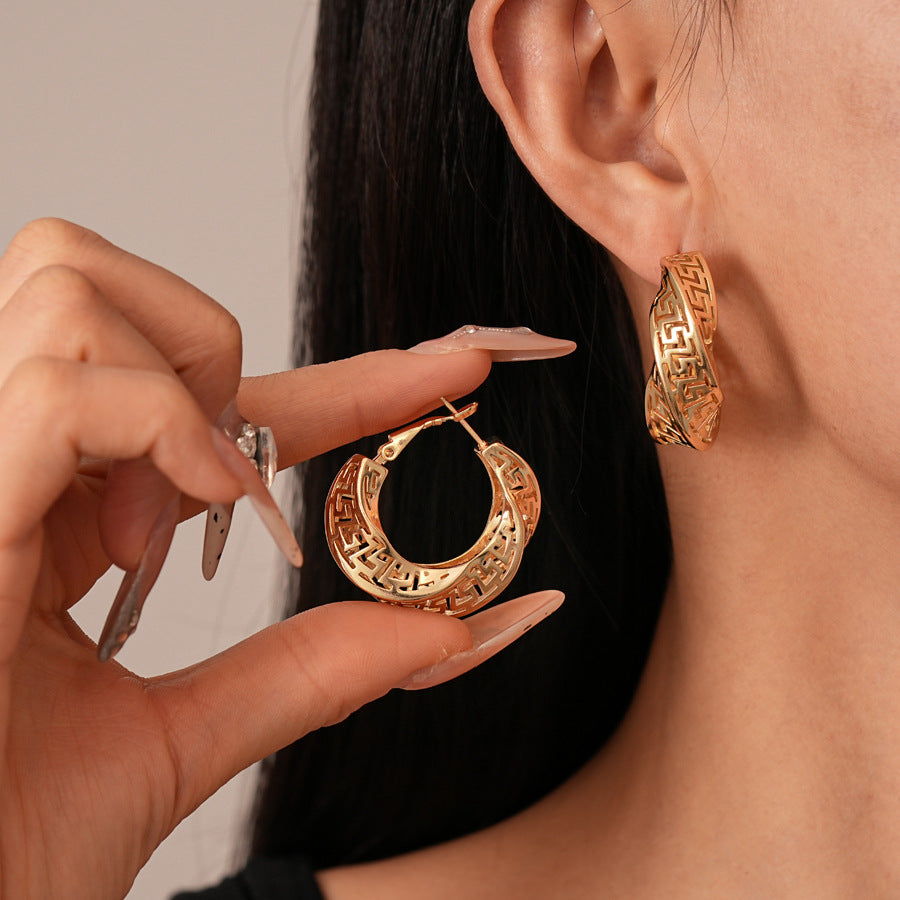Exaggerated Twisted Round Geometric Women's Hollow Stud Earrings
